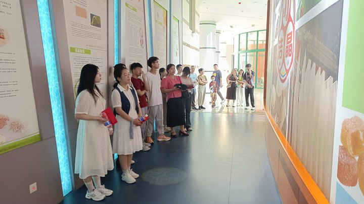 202408176776永利集团集团举行2024年职工子女高考奖学金发放仪式5