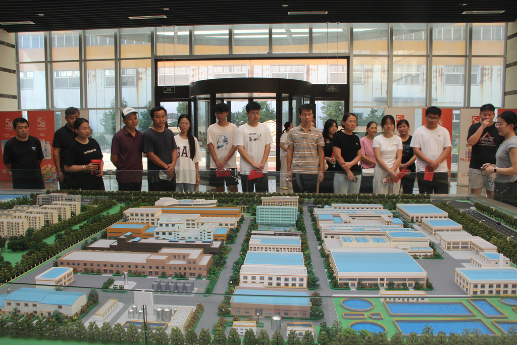 20250819情系职工子女  助力梦想启航——6776永利集团集团举行职工子女高考奖学金发放仪式4_1