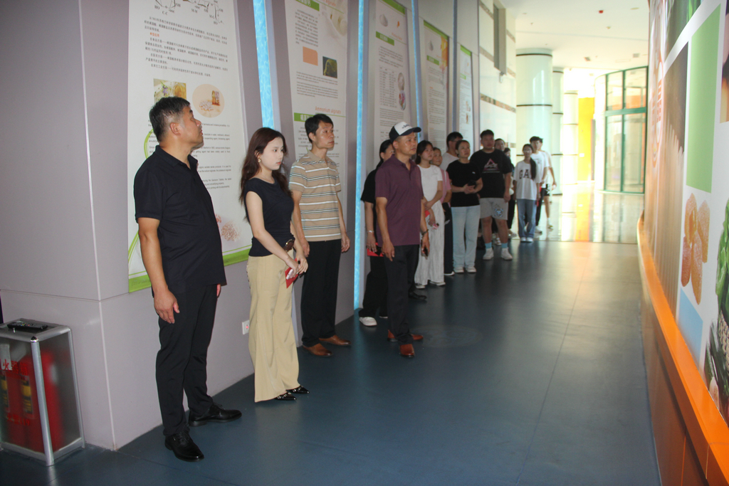 20250819情系职工子女  助力梦想启航——6776永利集团集团举行职工子女高考奖学金发放仪式5_1